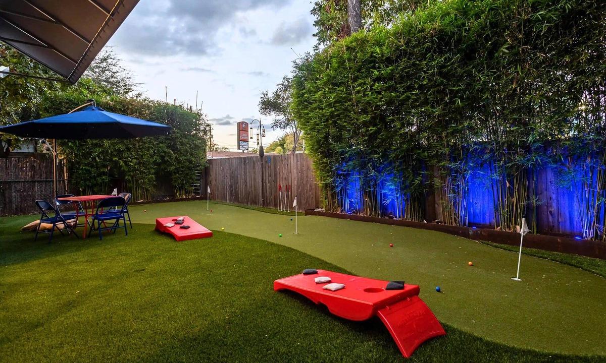 Holly House | Private Mini Golf and Covered Fireplace Lounge