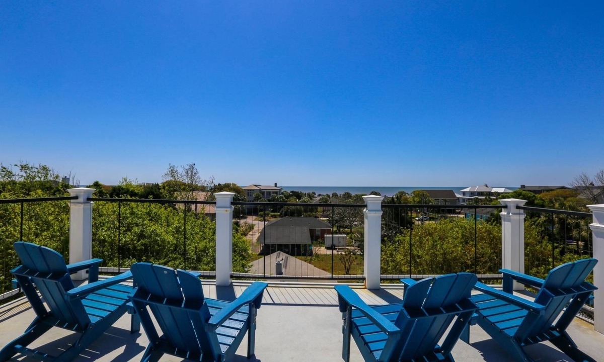 Isle of Palms House | Private Pool & Hot Tub; Spacious Roof Deck w/Views of Ocean; 2 Master Suites; 1 Block to Beach!