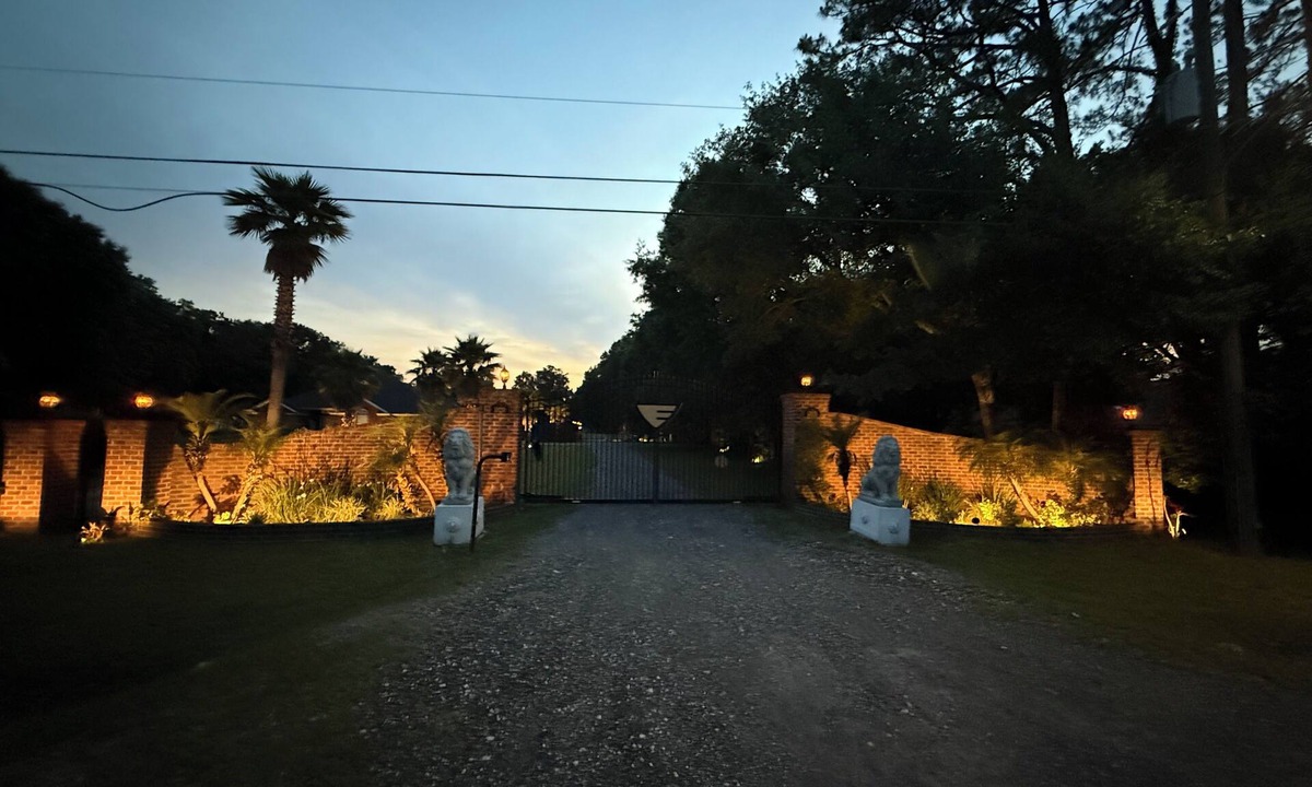 Westside House | Private Retreat at Gated Estate. 2BD/1BA Suite.