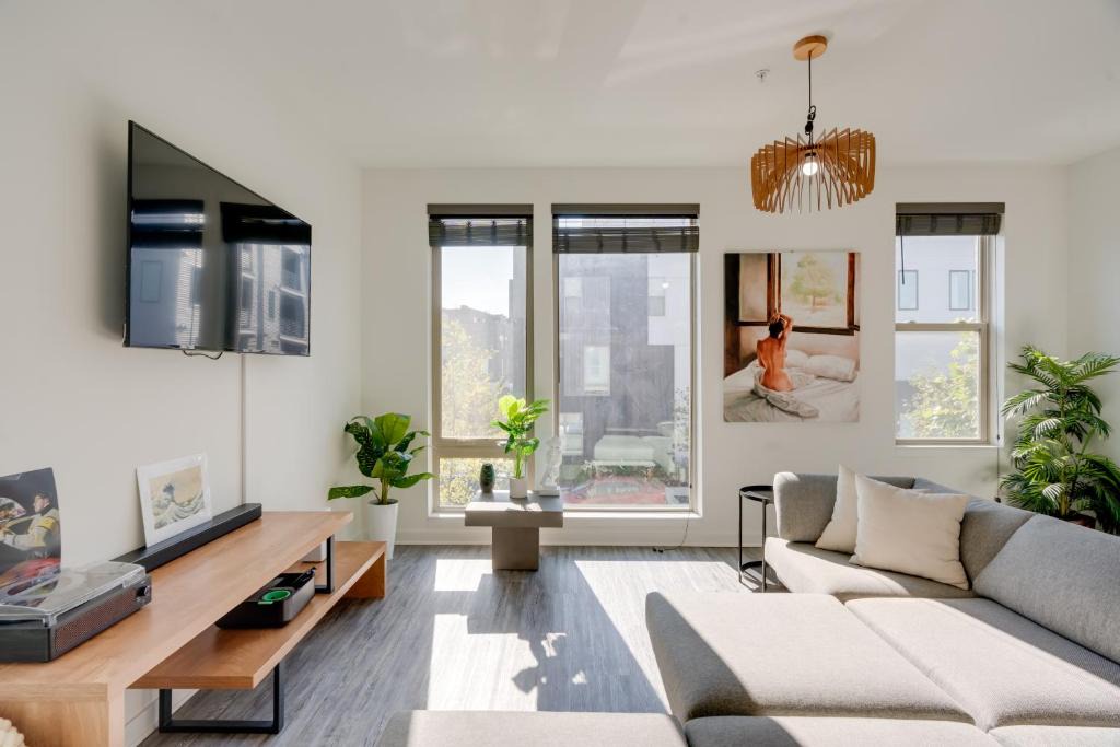 Olde Richmond House | Private Rooftop with Cold Plunge Modern Townhome