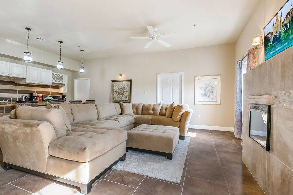 Faubourg Lafayette Apartment | Private 4BR Condo steps from St Charles Ave