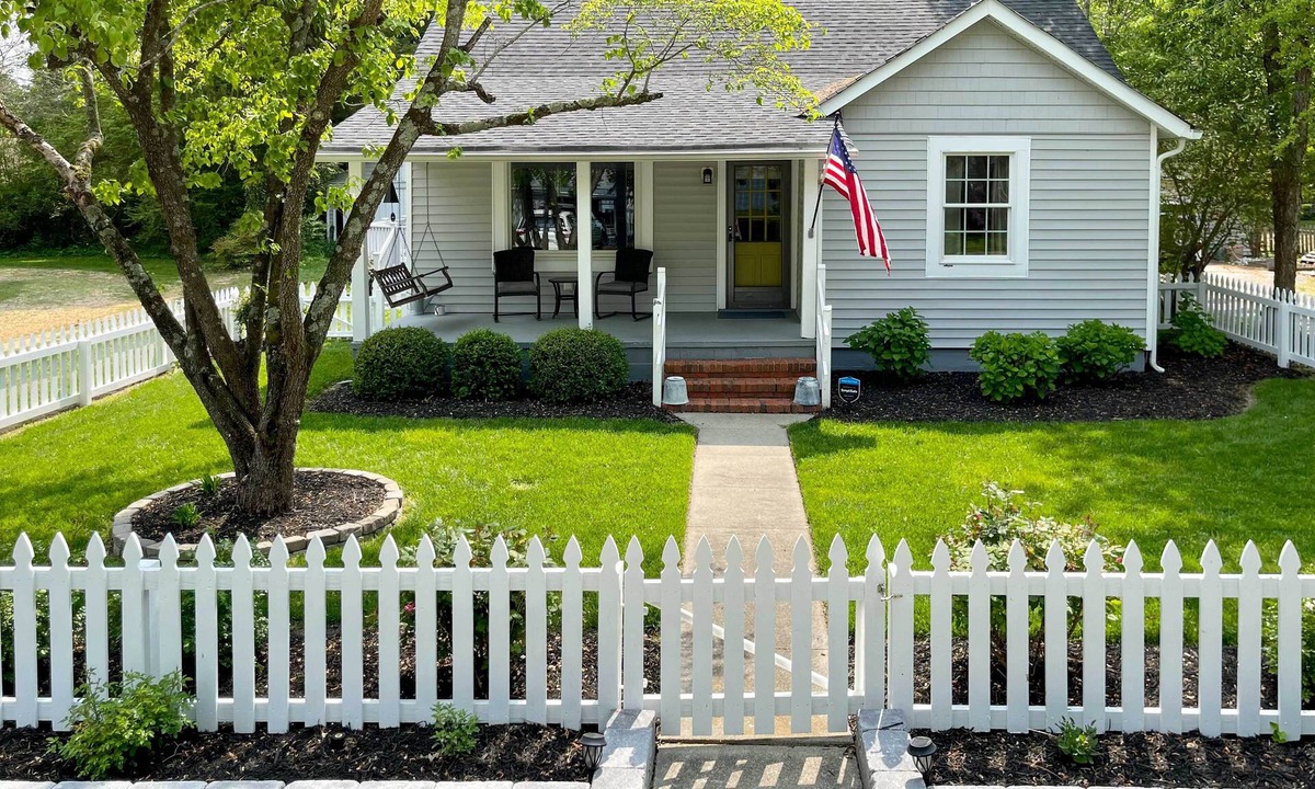 Urbanna Cottage | Private Yard & Water Views: Cozy Urbanna Cottage