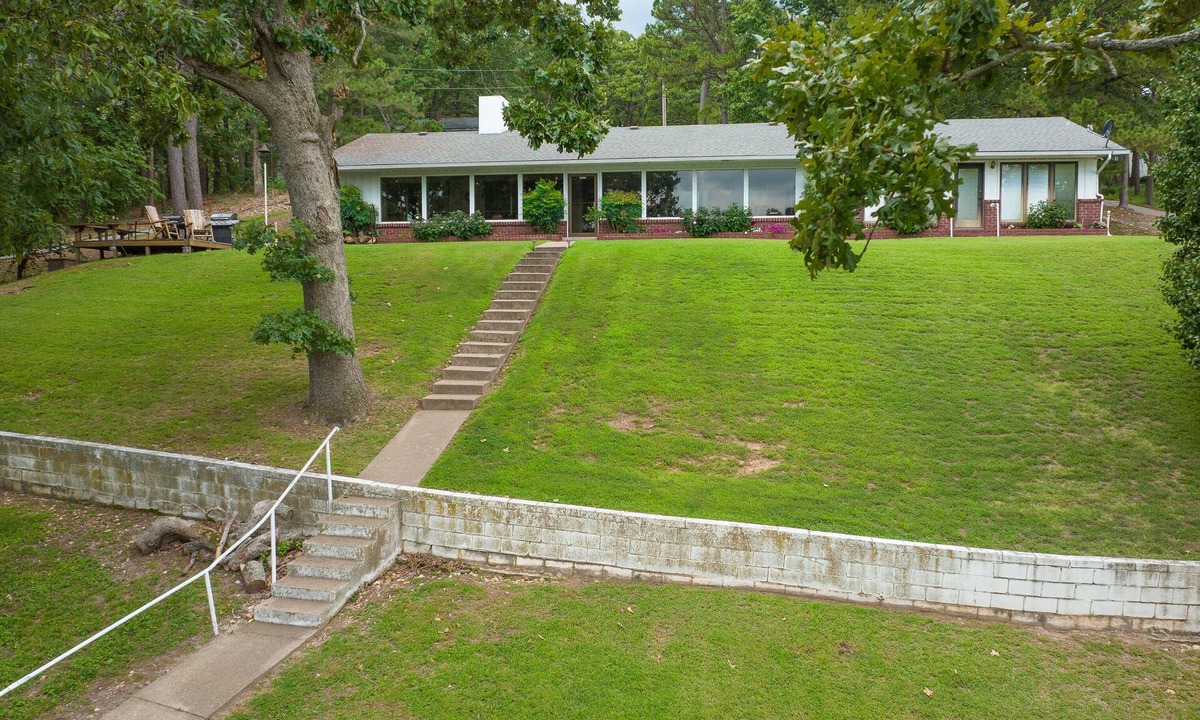 Dennis House | PROPERTY NO LONGER AVAILABLE