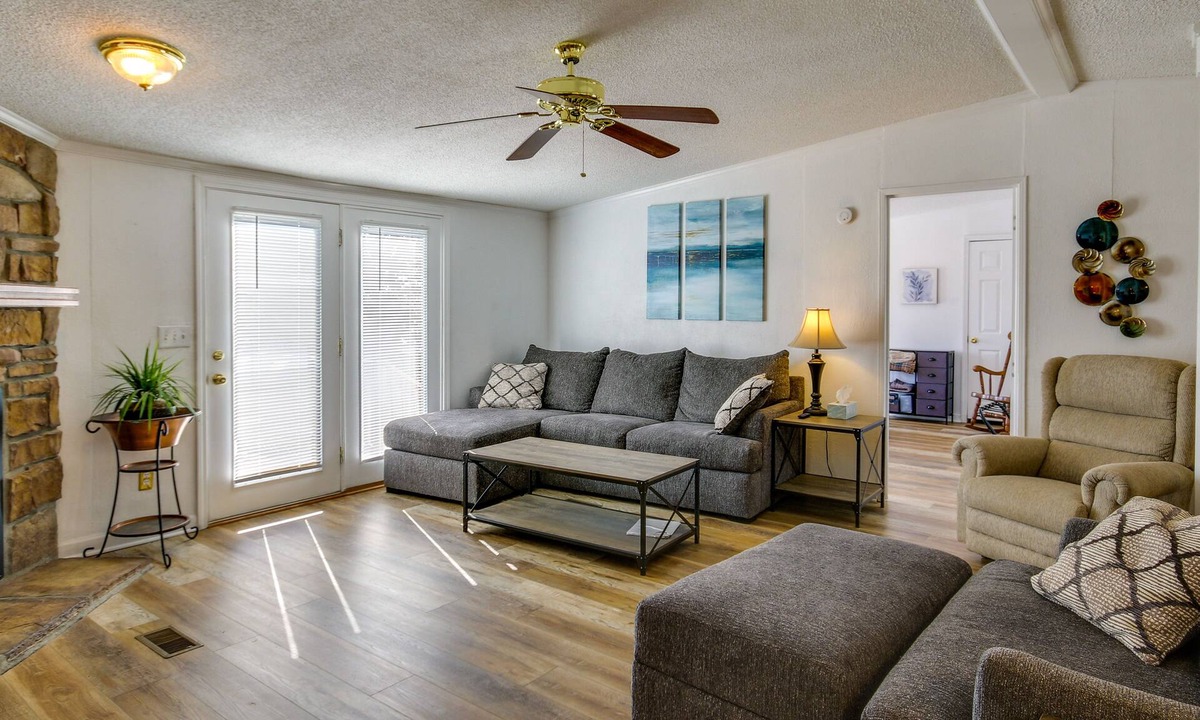 Hollands Landing House | Prosperity Vacation Rental ~ 1 Mi to Lake Murray!