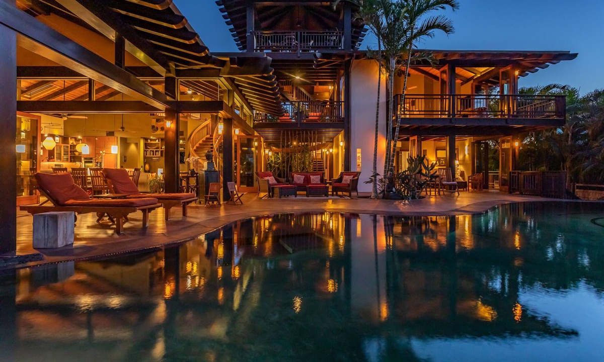 Puako House | PUAKO BEACH ON THE SAND! Infinity POOL and Feel of Old Hawaii!