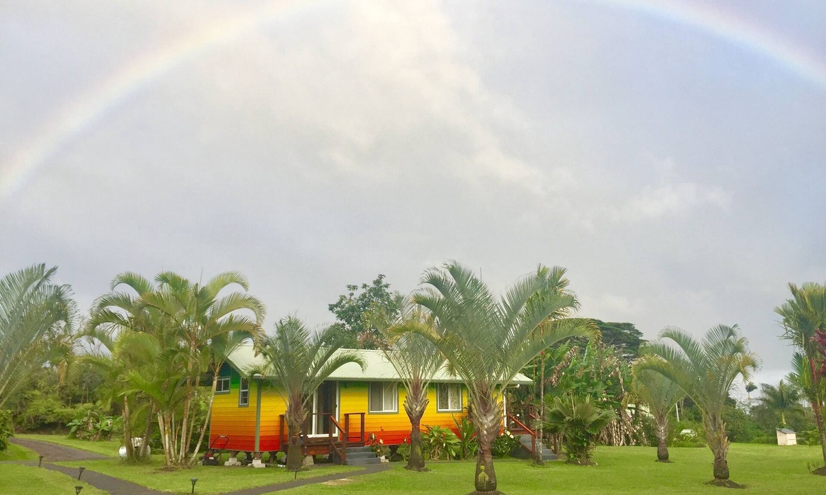 Pahoa Cottage | Puna Rainforest Hotspring Retreat -Rainbow Cottage with ocean views