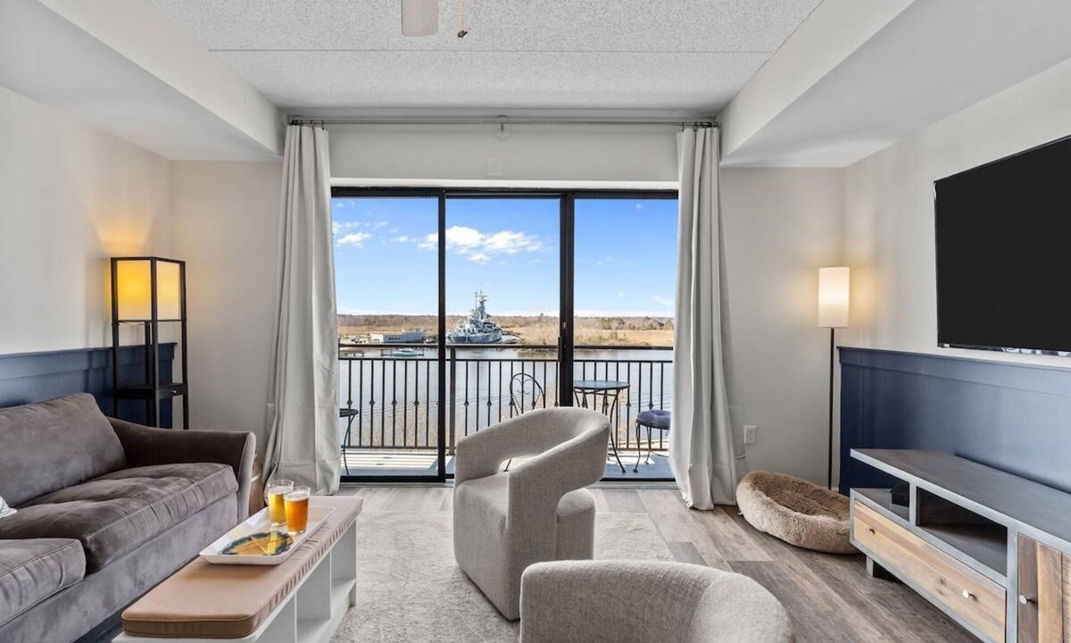 Downtown Wilmington Apartment | Pups and Pints - Water View - We Love Dogs