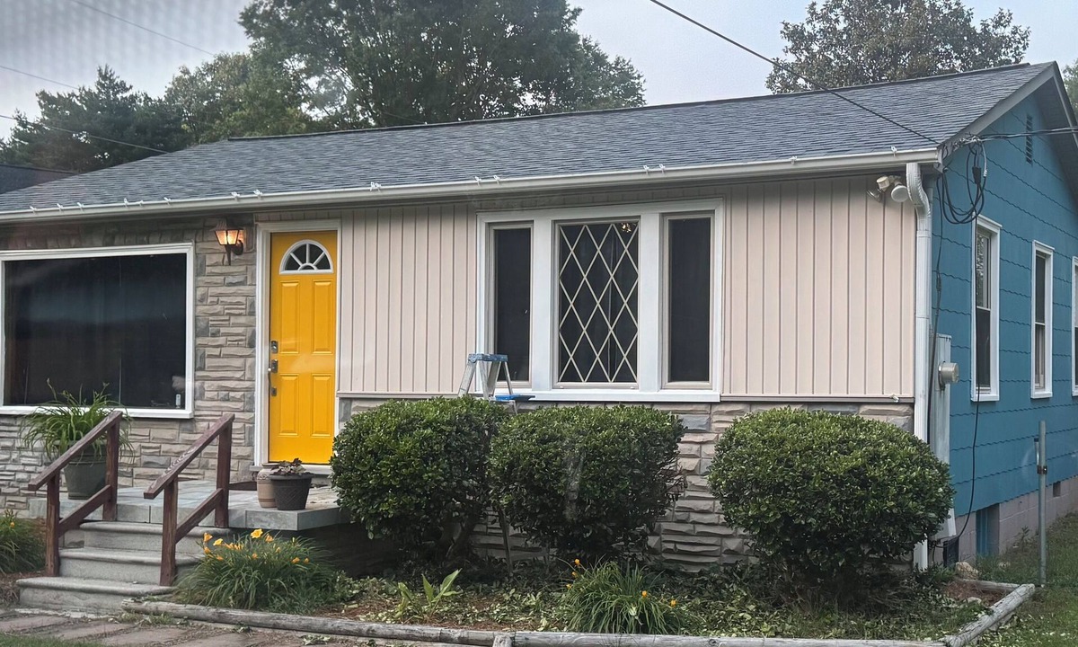 Winston - Salem Cottage | Quaint 2-bedroom cottage with in Winston-Salem two minutes away from Salem lake