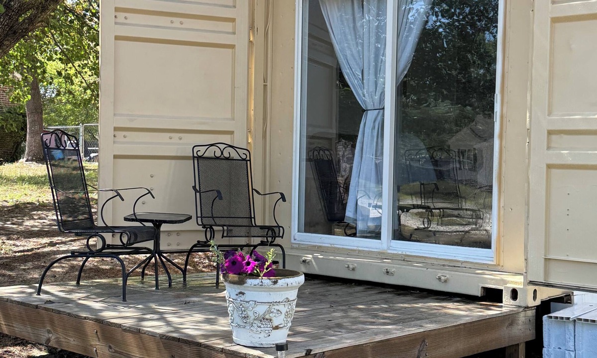 Silver Lake House | Quaint container home on private road 1bd/1bath that can sleep 4