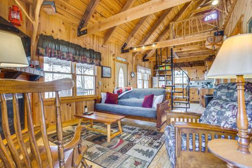 Dahlonega House | Quaint Dahlonega Cabin w/Cavenders Creek Access!