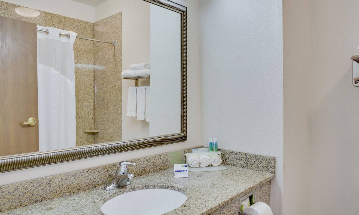 Central Oklahoma City Hotel | Quality Inn & Suites Bethany - Oklahoma City West