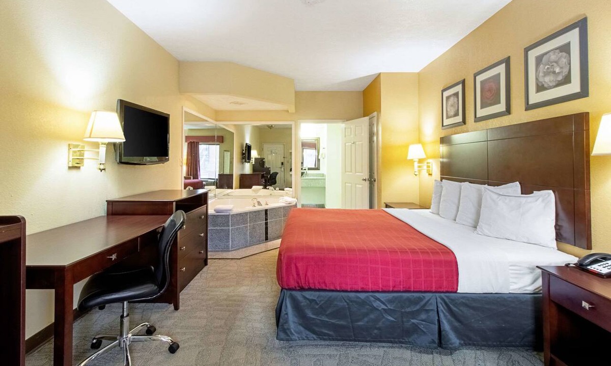 Dickson Hotel | Quality Inn & Suites Dickson