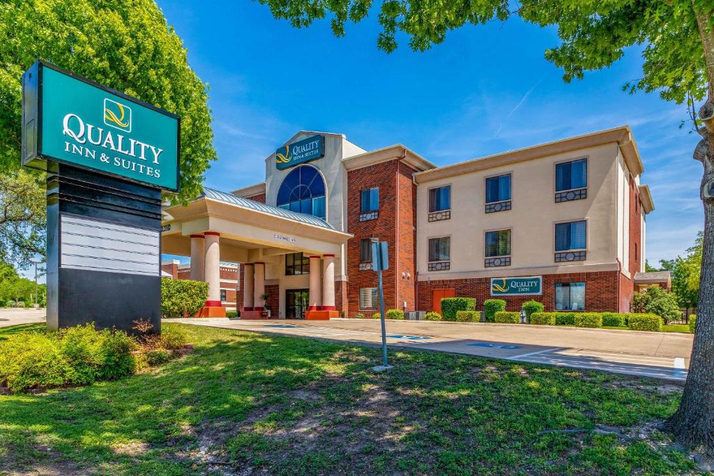 Lampasas Hotel | Quality Inn & Suites Lampasas