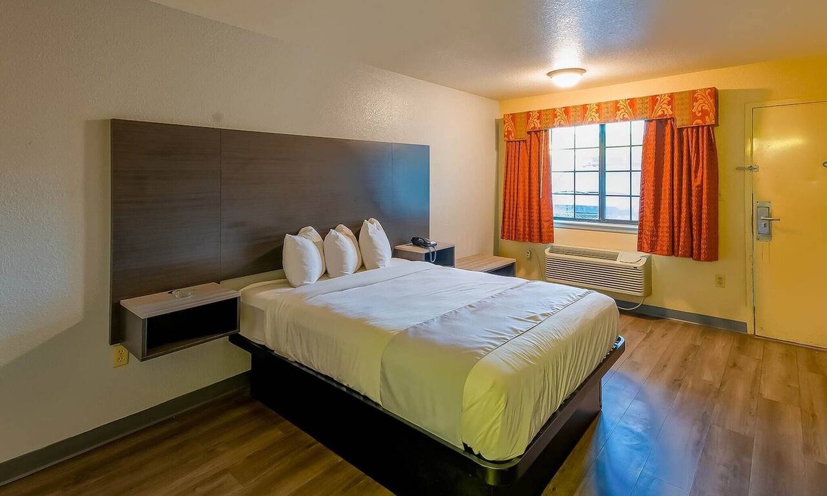Sweet Home Apartment | Queen Bed Smoking | Yoakum West