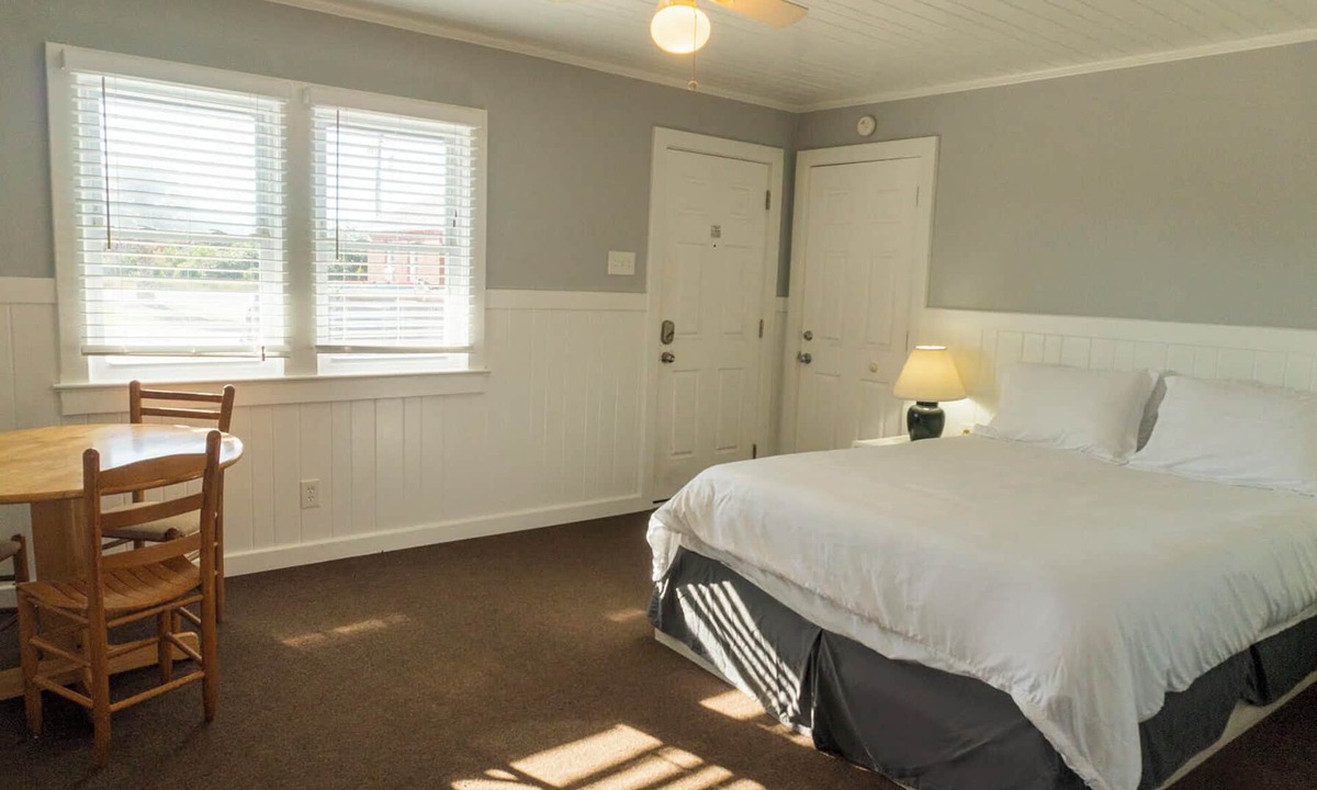 Buxton Hotel | Queen Efficiency | 9 | Tower Circle Motel