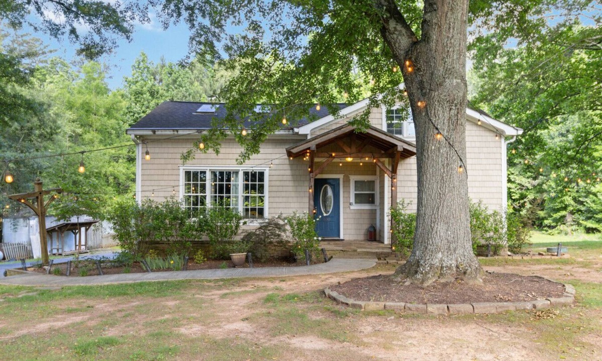 Suwanee House | Quiet Country Farmhouse