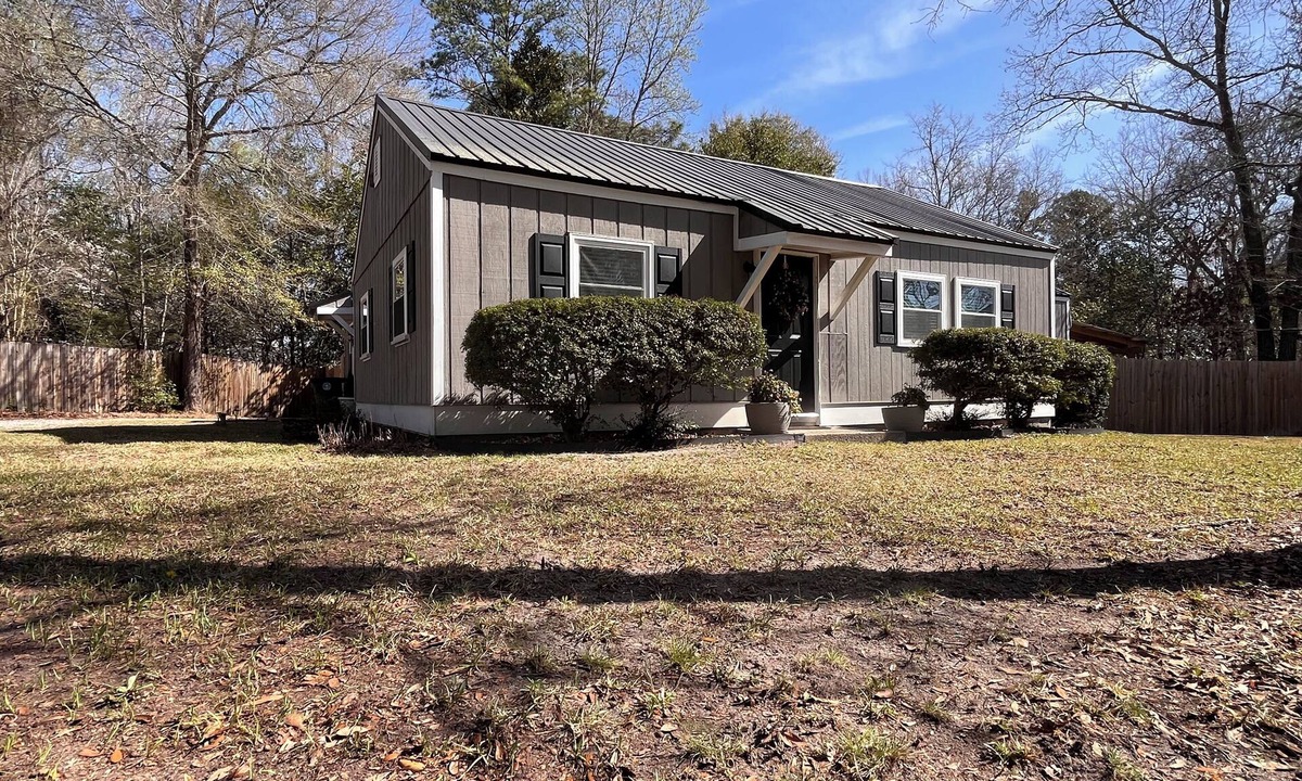 Camden House | Quiet, Cozy Cottage in Historic Downtown Camden