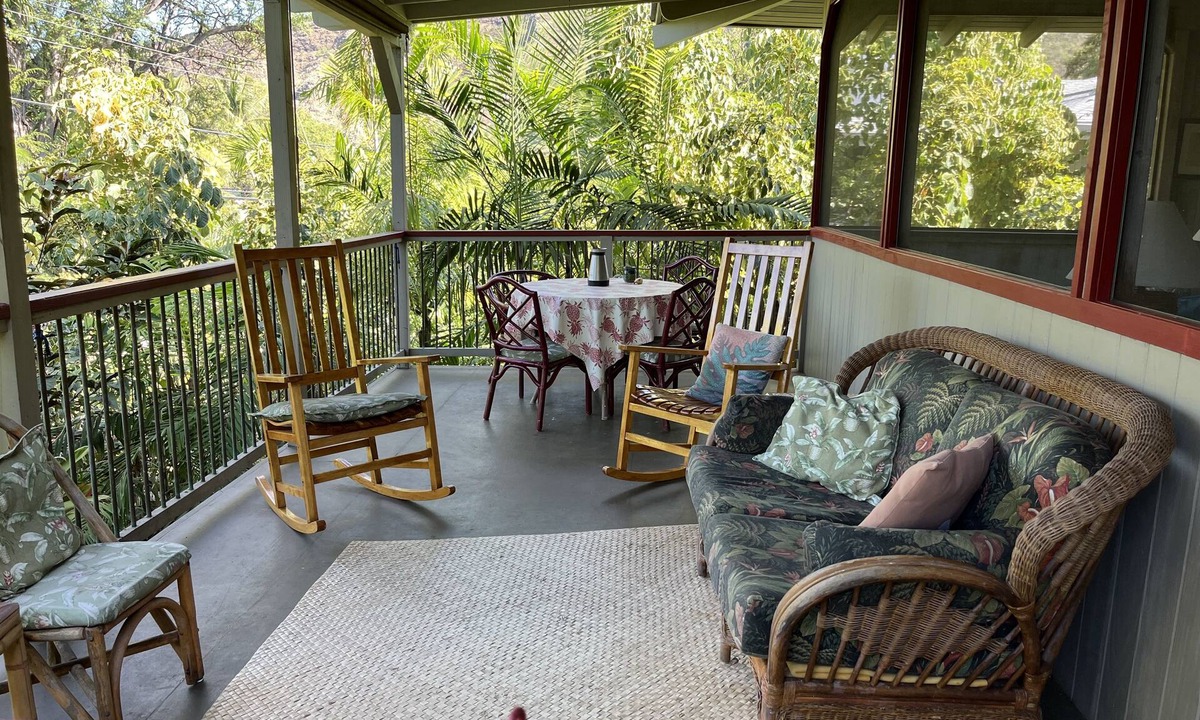 Honaunau-Napoopoo House | Quiet get-away in Lush Tropical Setting- 5 min walk to snorkeling beach!