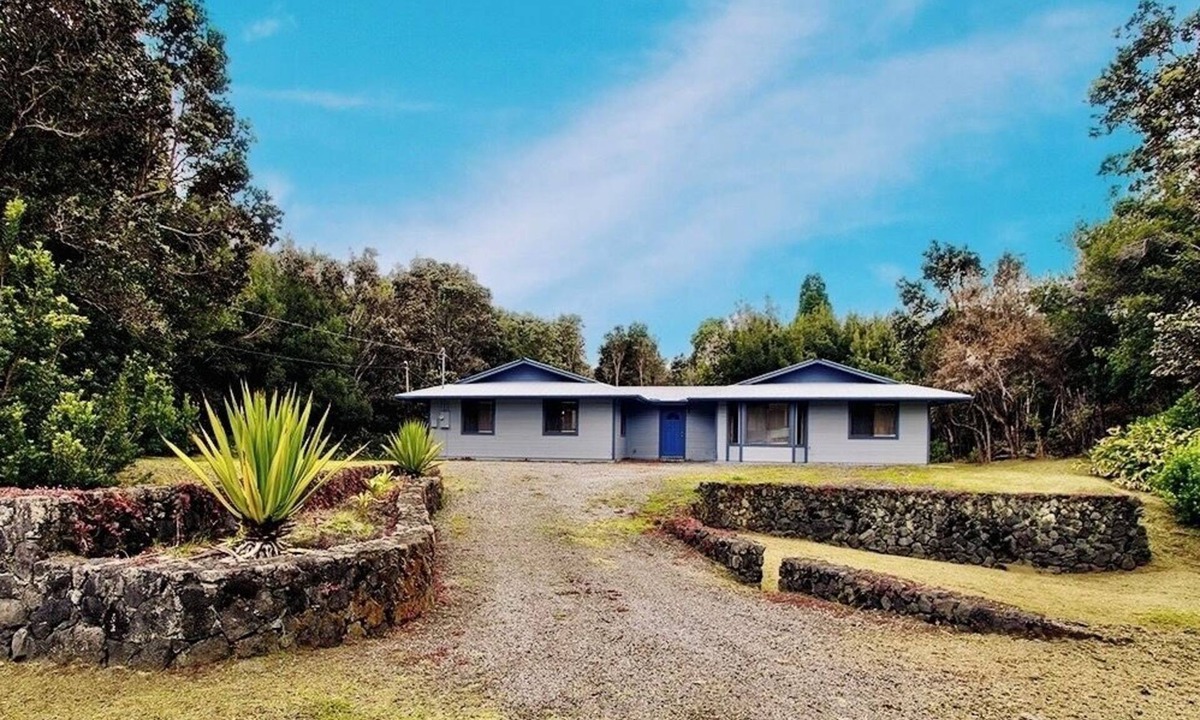 Volcano House | Quiet neighborhood Across from Hawaii Volcanoes National Park