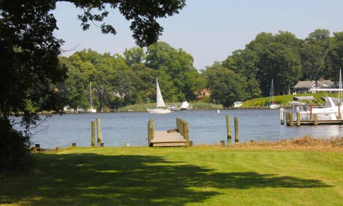 Annapolis House | Quiet Relaxing Waterfront Suisse Chalet
