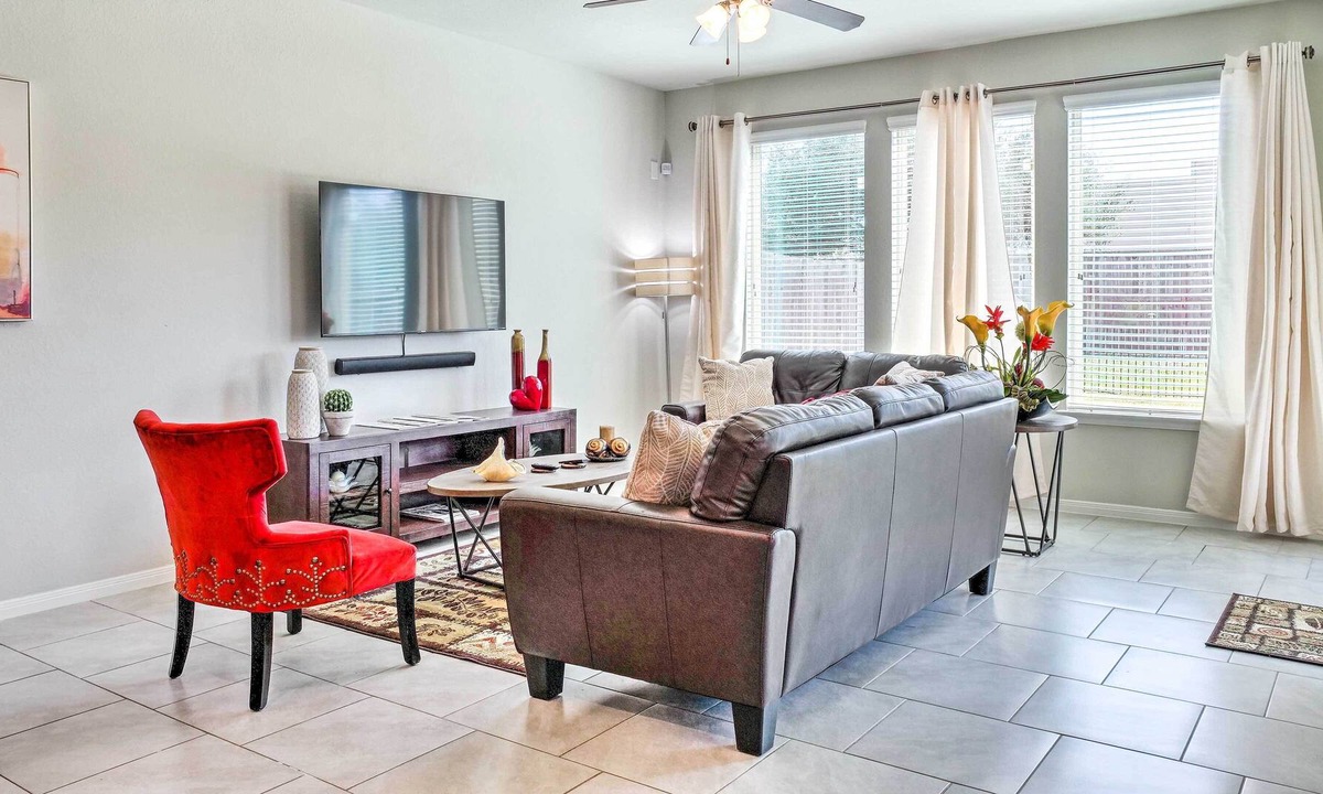 Rosenberg House | Quiet Rosenberg Home w/ Yard < 4 Mi to Dtwn