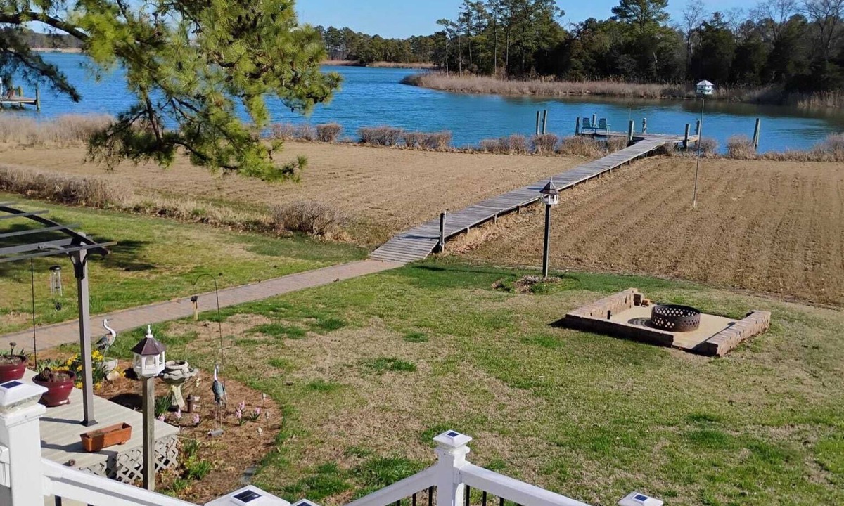 Stevensville Apartment | Quiet Waterfront Getaway Private Escape 1BR Apt Retreat with Optional Boat Dock