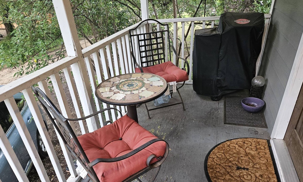 Rosewood House | Quintessential Old Austin Art-Zen House with Bikes!
