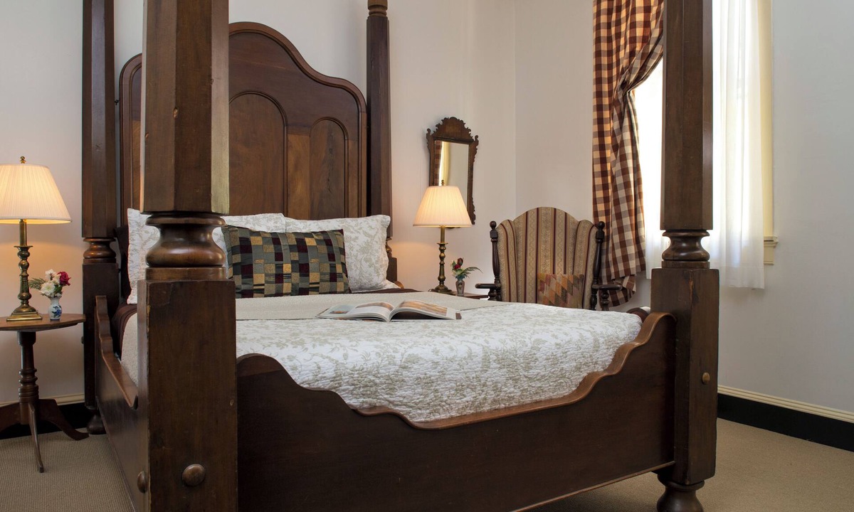 Downtown Baltimore Bed & Breakfast | Rachael's Inner Harbor Boutique Inn - The Carrie Frank Suite