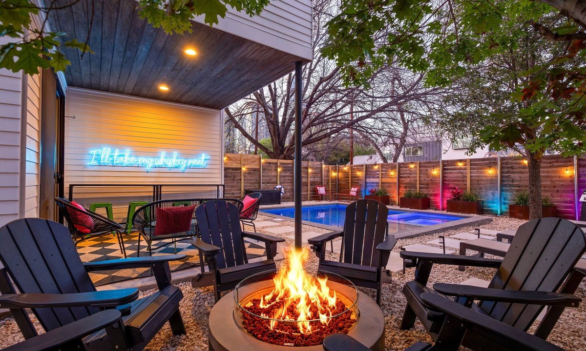 East Cesar Chavez House | Rainey Hideaway | Pool | Hot tub| BBQ | DT ATX