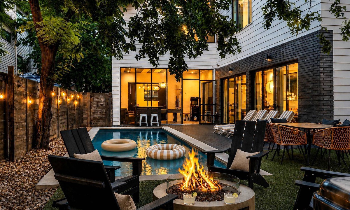 East Cesar Chavez House | Rainey Retreat | Pool | Hot tub | Firepit | DT ATX