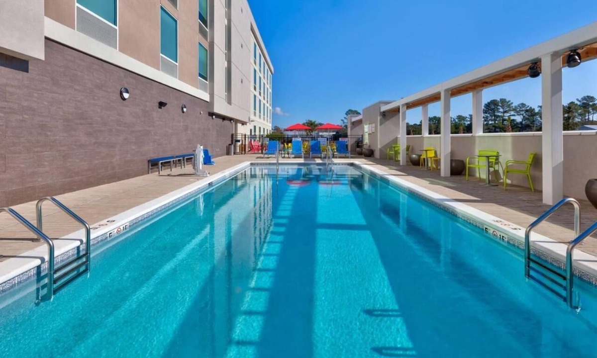 Wilmington Hotel | Rare Find! 2 Units w/FREE Breakfast, Outdoor Pool, Close to Wrightsville Beach!