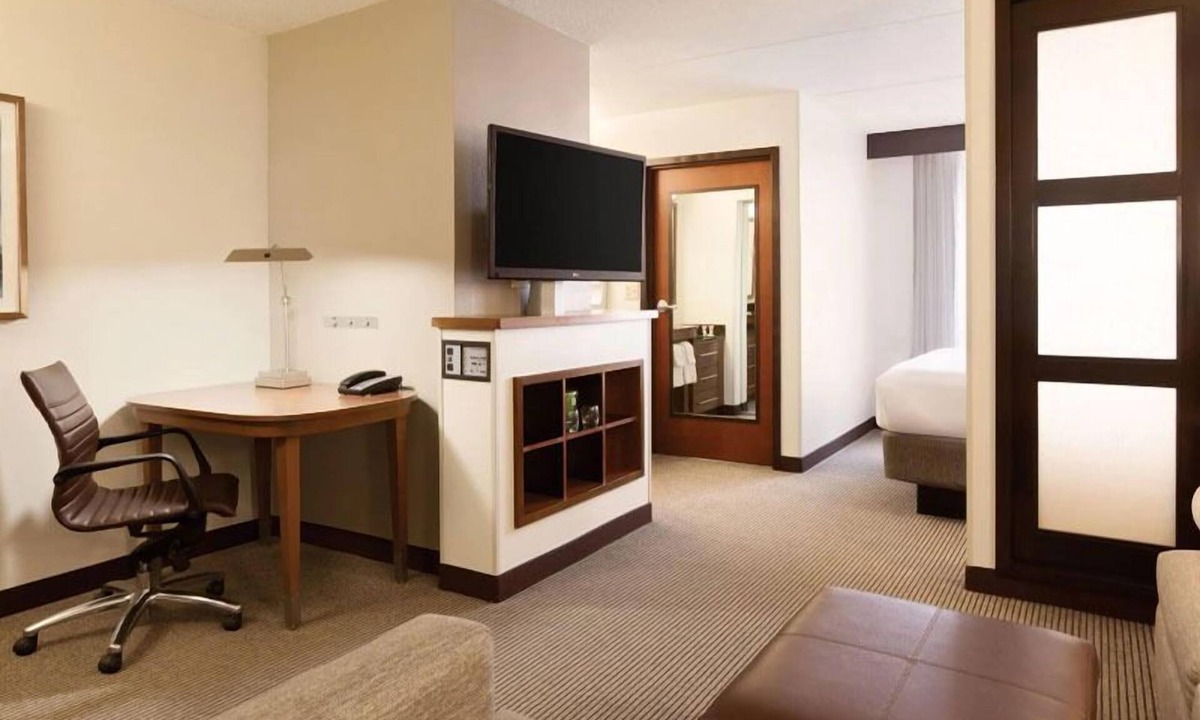 St. Johns Hotel | Rare Find! THREE Contemporary Units, Swimming Pool, Pet-friendly, Free Parking!