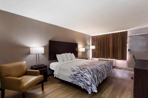 West Columbia Hotel | Red Roof Inn Columbia, SC Airport