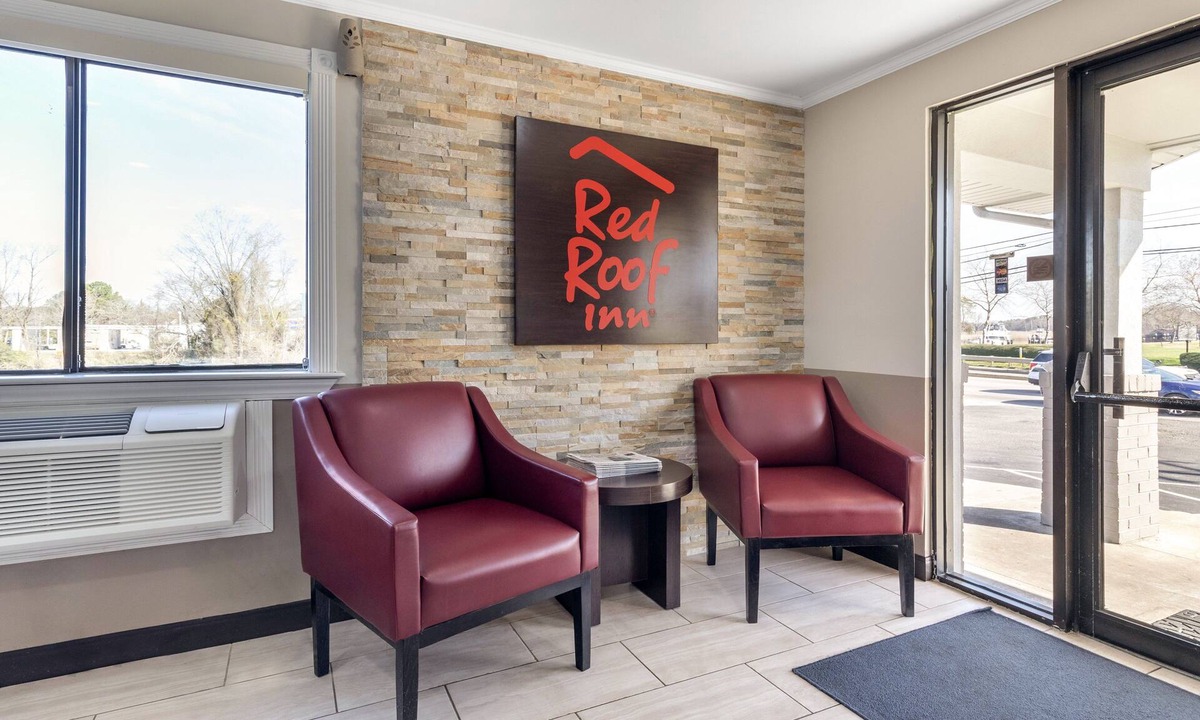 Suffolk Hotel | Red Roof Inn Suffolk