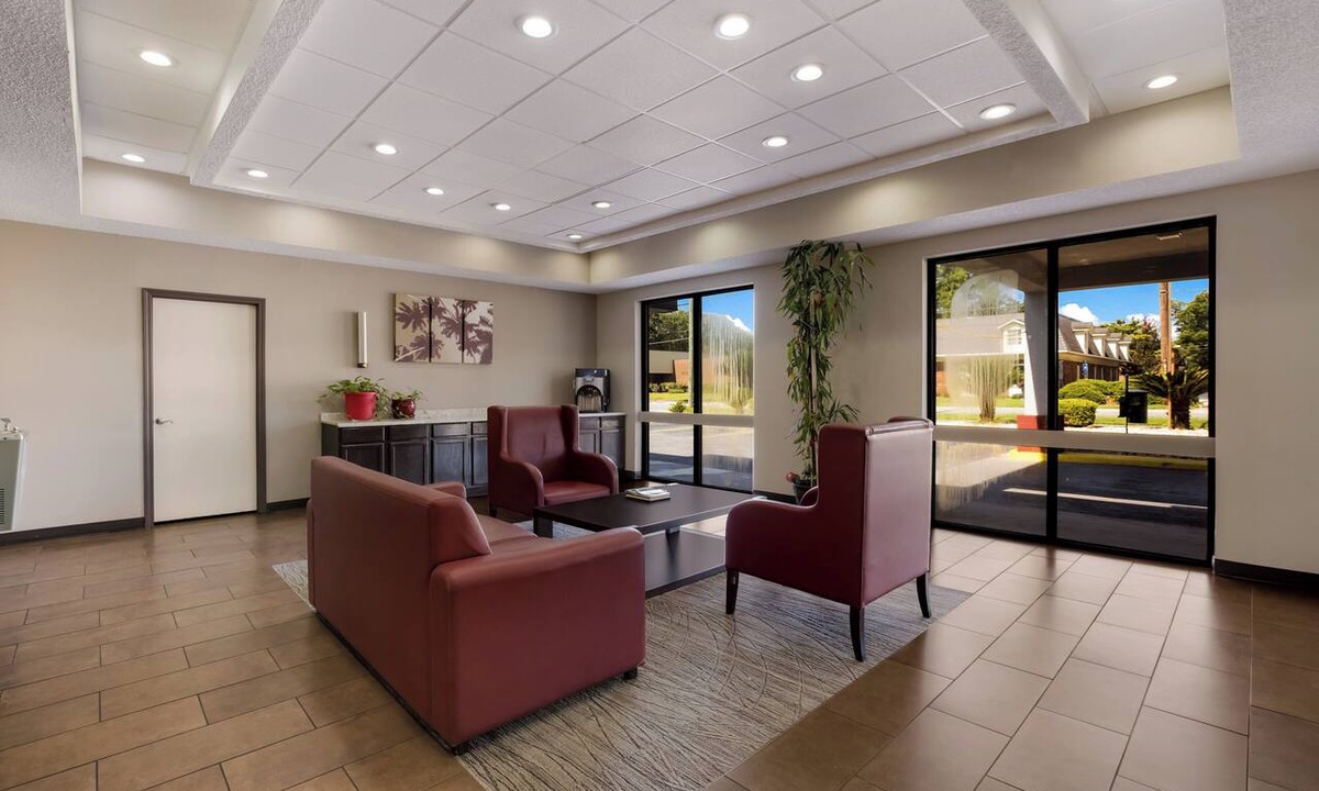 Statesboro Hotel | Red Roof Inn & Suites Statesboro - University