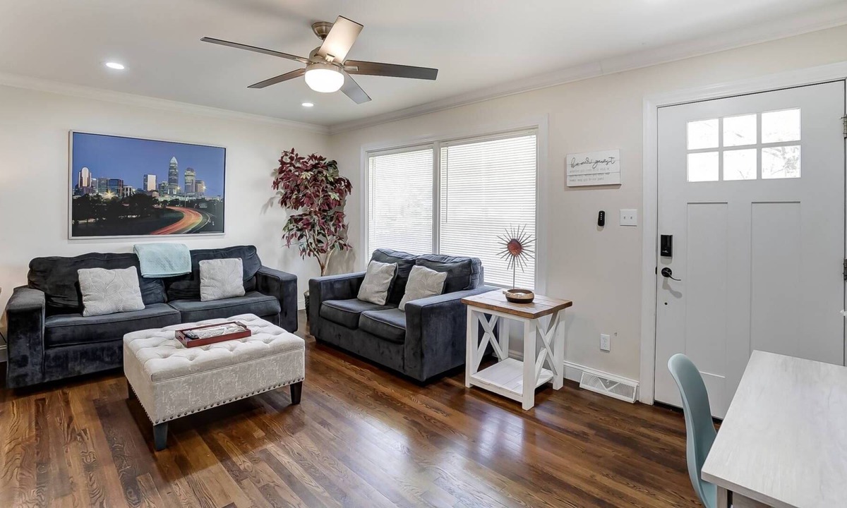 Charlotte House | Reduced Pricing - Southend Hipsters Hideout - Just 5 min to Breweries & Restaurants - BBQ - Pets OK