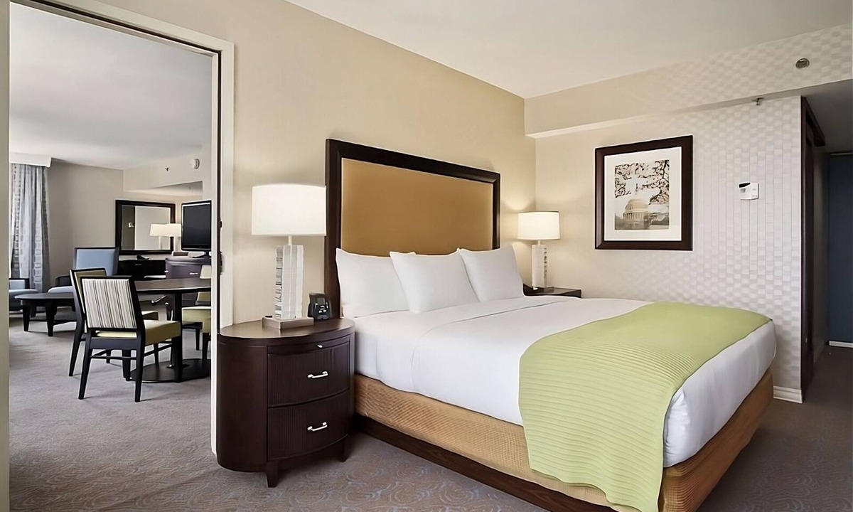 Dupont Circle Hotel | Relax and Recharge! Seasonal Outdoor Pool, Pet-friendly!