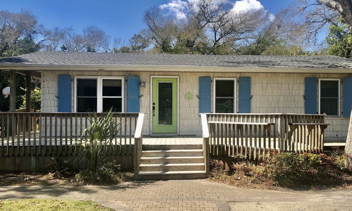 Emerald Isle House | Relax at this charming, classic beach cottage.