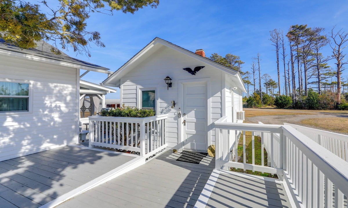 Davis Cottage | Relax Fireside: Retreat 1 Mi to Davis Ferry