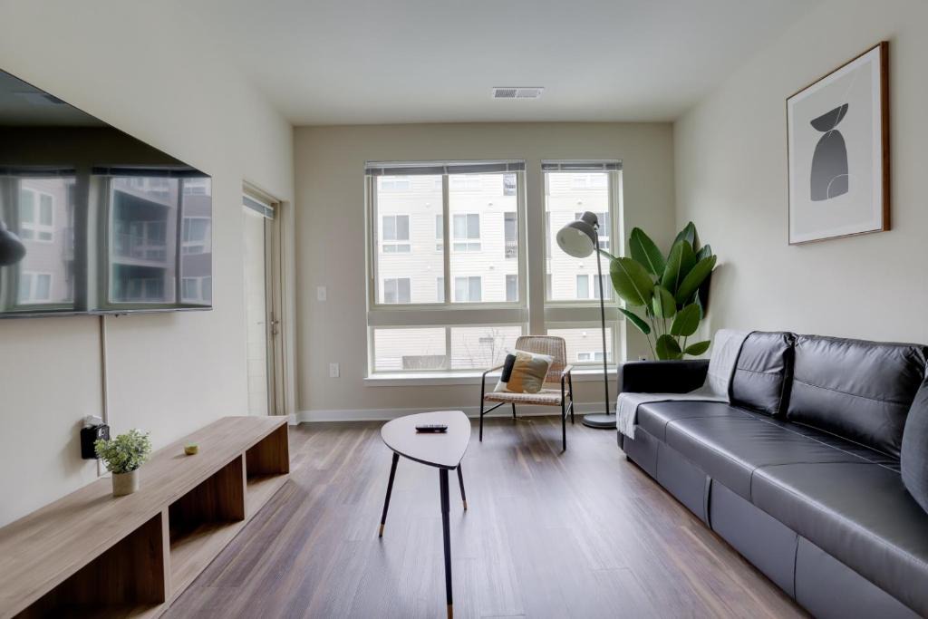 Groveton Apartment | Relax in Style Minutes from DC and Alexandria