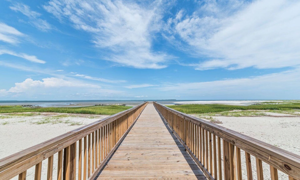 Palmetto Dunes Apartment | Relaxing Poolside Condo Steps from the Beach