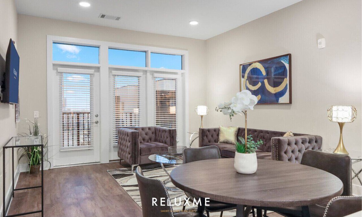 Fourth Ward Condo | Reluxme | 2BR Condo in Center City w/Spa Access