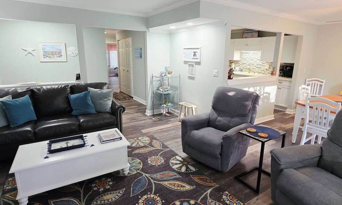 Shipyard Plantation Villa | Remodeled Beachwalk villa/beach locker/pool/8 min walk to beach in Shipyard