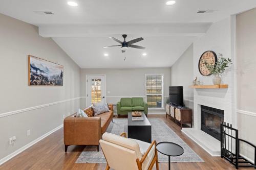 Dothan House | Renovated, Dog Friendly, Fenced Yard, Game RM