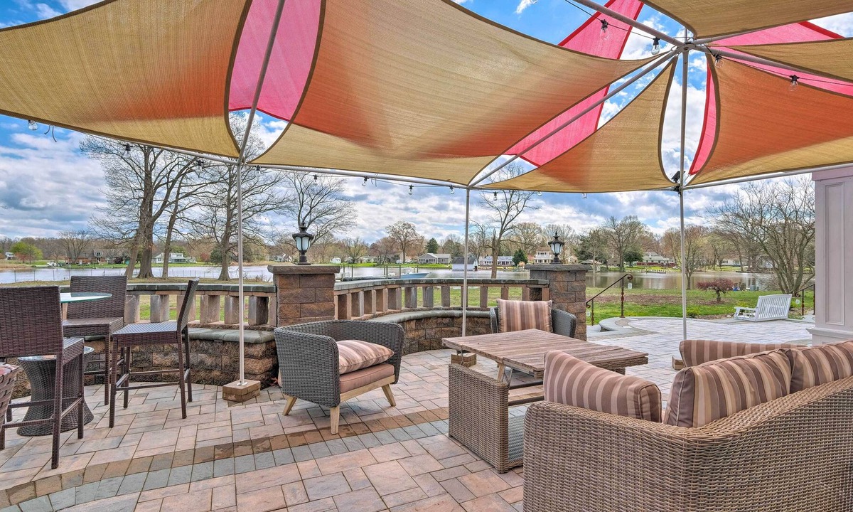 Deale House | Renovated Waterfront Estate w/ Dock & Views!
