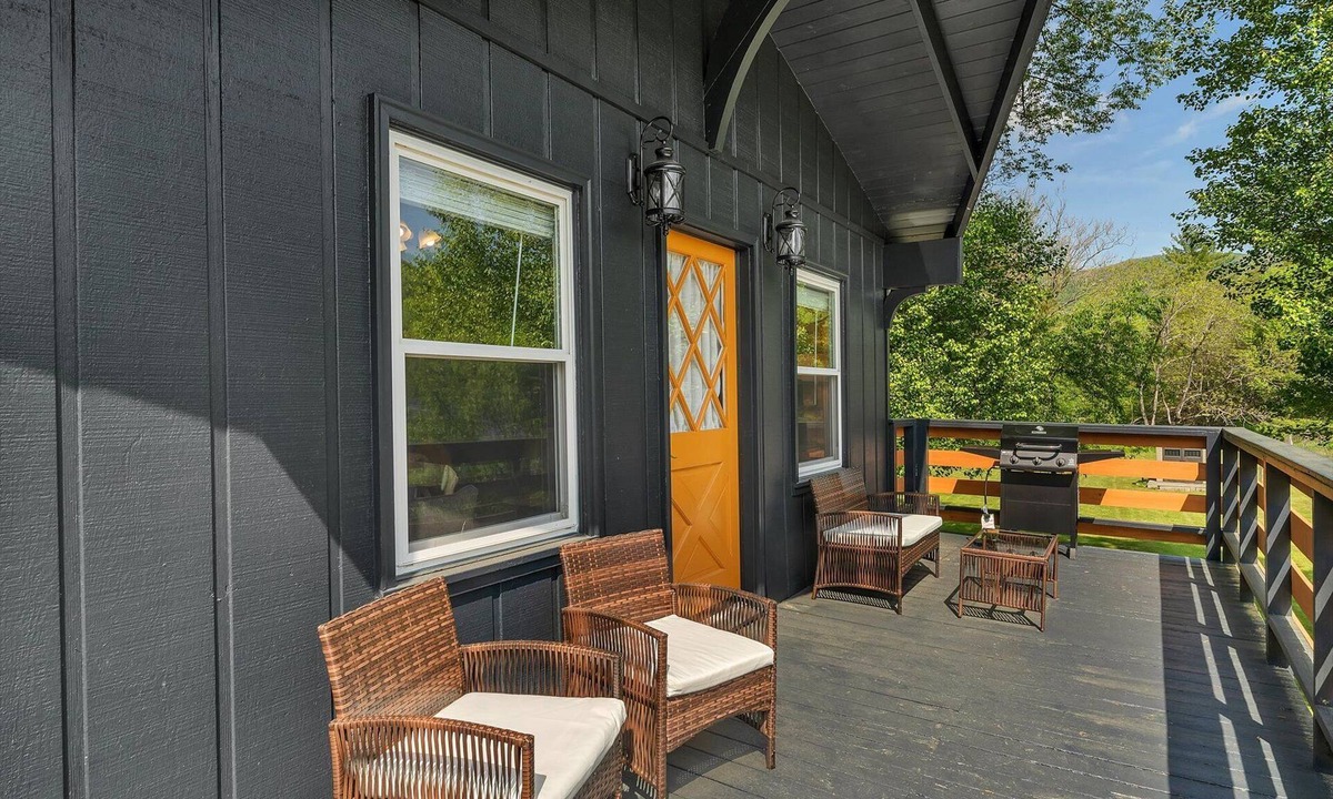 Newland Ski Chalet | Rent the *Whole Camp* Sleeps 15!