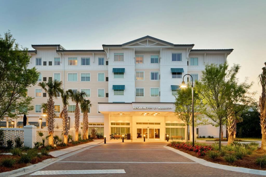 Charleston Hotel | Residence Inn by Marriott Charleston Patriots Point