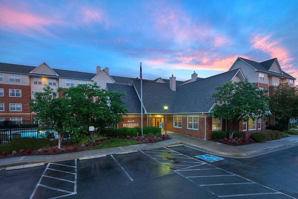 Innsbrook Hotel | Residence Inn Richmond Northwest