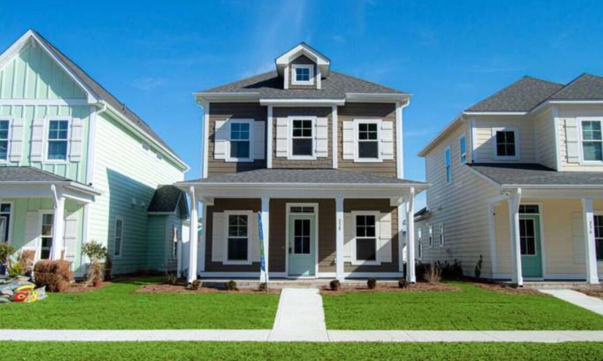 Morehead City House | Resort style, beach town cottage, 5 mins from the beach- family friendly.