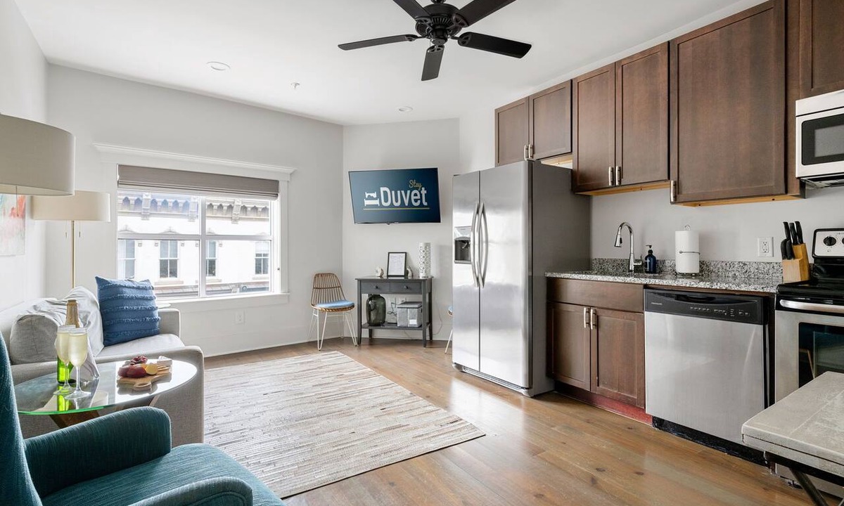 Downtown Charleston Apartment | Retreat on King Street | Ashley Suite